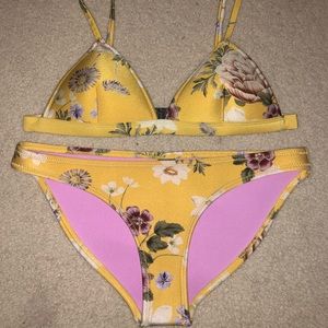 LIKE NEW TRIANGL DELILAH